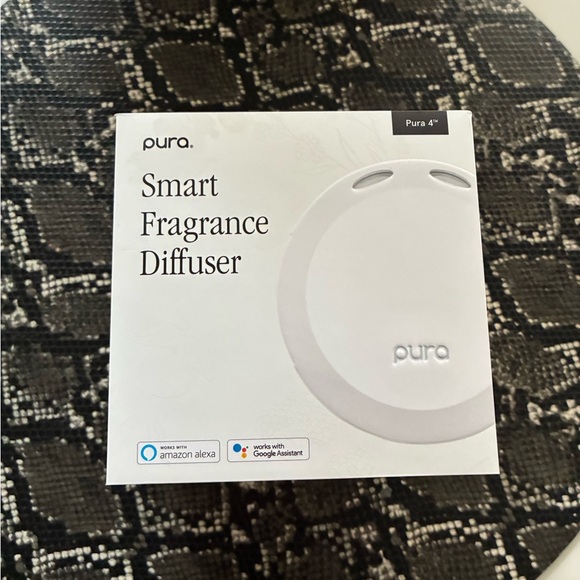 NIB Pura 4 Smart Home Fragrance Diffuser - Picture 3 of 3